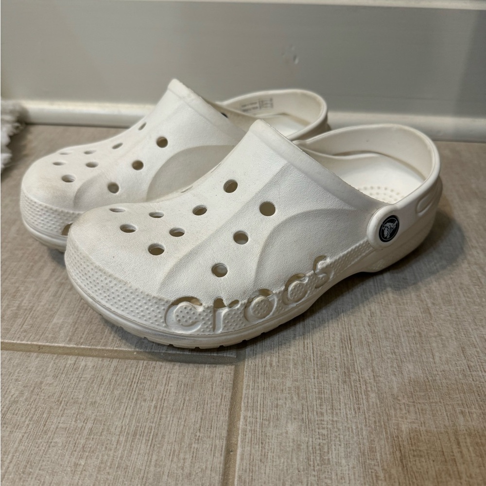 Women’s white crocs size 5